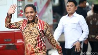 Sekjen Partai Solidaritas Indonesia (PSI) Raja Juli Antoni telah bertemu dengan presiden terpilih Prabowo Subianto. Raja Juli mengaku diberi arahan oleh Prabowo untuk membantu di pemerintahan.