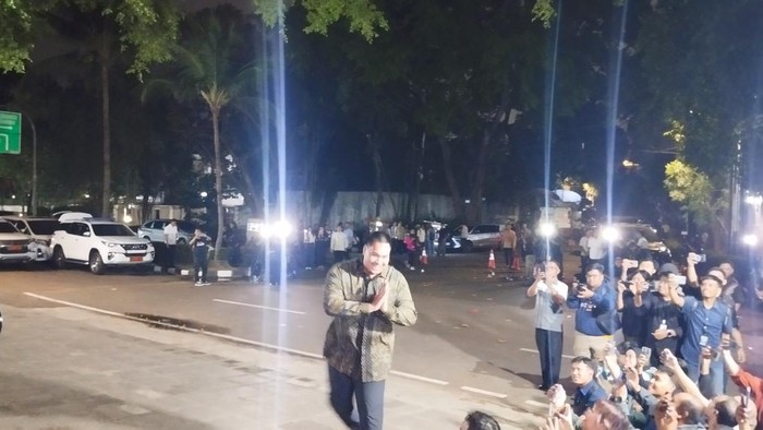 Dito Ariotedjo saat datangi rumah Prabowo Subianto di Jalan Kertanegara, Jakarta Selatan.