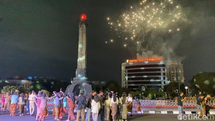 Drama teatrikal Pertempuran 5 Hari di Semarang, di Tugu Muda Semarang, Kelurahan Mugassari, Kecamatan Semarang Selatan, Senin (14/10/2024).