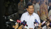 Prabowo juga memberikan sejumlah arahan kepada calon menteri yang datang ke kediamannya hari ini. Menurut Prabowo, para menteri di kabinetnya nanti harus mengedepankan semangat kerja secara tim.