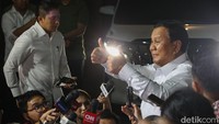 Prabowo juga mengungkap ada sejumlah calon menteri yang hari ini tidak bisa hadir.