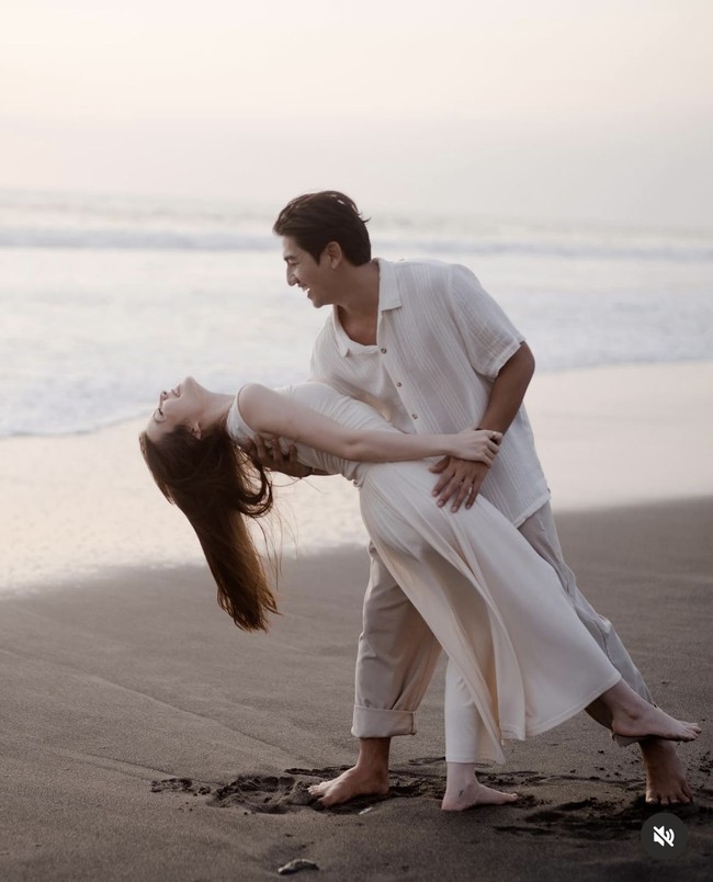 Unggahan pesinetron 30 tahun itu pun ramai dikomentari netizen. Tak sedikit yang memberikan ucapan selamat untuk Harris dan Haviza. Foto: Instagram/@harrisvriza