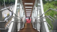 JPO ini dirancang agar perjalanan masyarakat menjadi lebih aman, nyaman, dan efisien. Heru Budi berharap proyek ini dapat menjadi contoh kerjasama antara pemerintah dan sektor swasta dalam membangun infrastruktur kota.