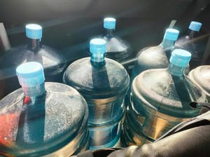 Distribusi Pakai Truk Terbuka Dinilai Bikin Galon AMDK Rentan Tercemar BPA