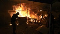 Al Jazeera melaporkan bahwa sejauh ini serangan itu menewaskan empat orang. Dan sekitar 70 orang lainnya mengalami luka-luka akibat serangan bom yang diluncurkan jet tempur Israel itu. (AP Photo/Abdel Kareem Hana)