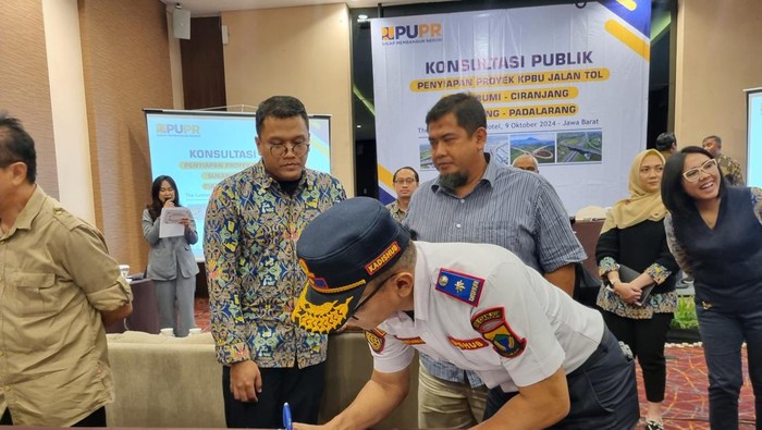 Kadishub Kabupaten Cianjurtandatangani berita acara persiapan pembangunan Jalan Tol Sukabumi-Cianjur-Padalarang.