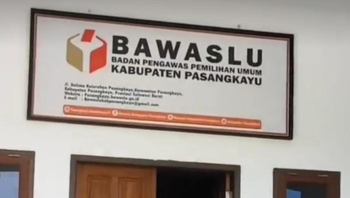 Kantor Bawaslu Pasangkayu, Sulbar.