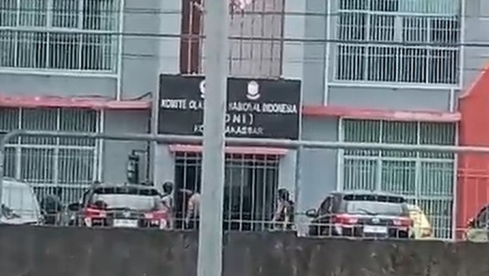 Kantor KONI Makassar digeledah penyidik Kejari Makassar.