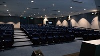 Ini auditorium berkapasitas 182 kursi. Ruangan ini bernuansa biru gelap.