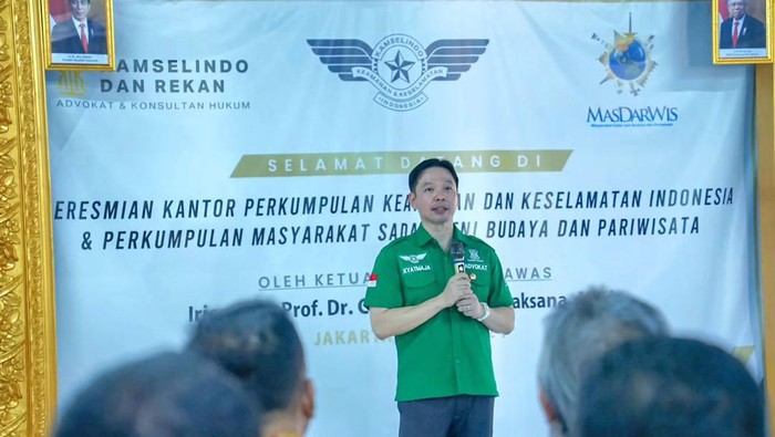 Truk obesitas alias truk over dimension over load (ODOL) bakal dilarang wira-wiri di jalan. Penerapan kebijakan Zero ODOL 2023 dipastikan bakal dilaksanakan.