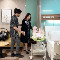 Vicy dan Kevin bahkan sudah membuat konten video bersama anak mereka yang baru lahir. Terlihat pasangan yang menikah pada 25 Juni 2020 itu begitu bahagia menjadi orangtua baru bagi putri kecil mereka. Foto: Instagram/@kevinaprilio