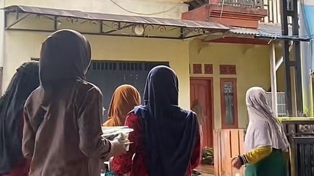 Kisah wanita yang menggelar acara lamaran dengan telanganya sendiri, mendadak viral di TikTok.