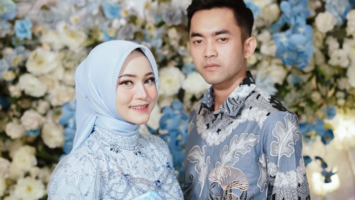 Kisah wanita yang menggelar acara lamaran dengan telanganya sendiri, mendadak viral di TikTok.