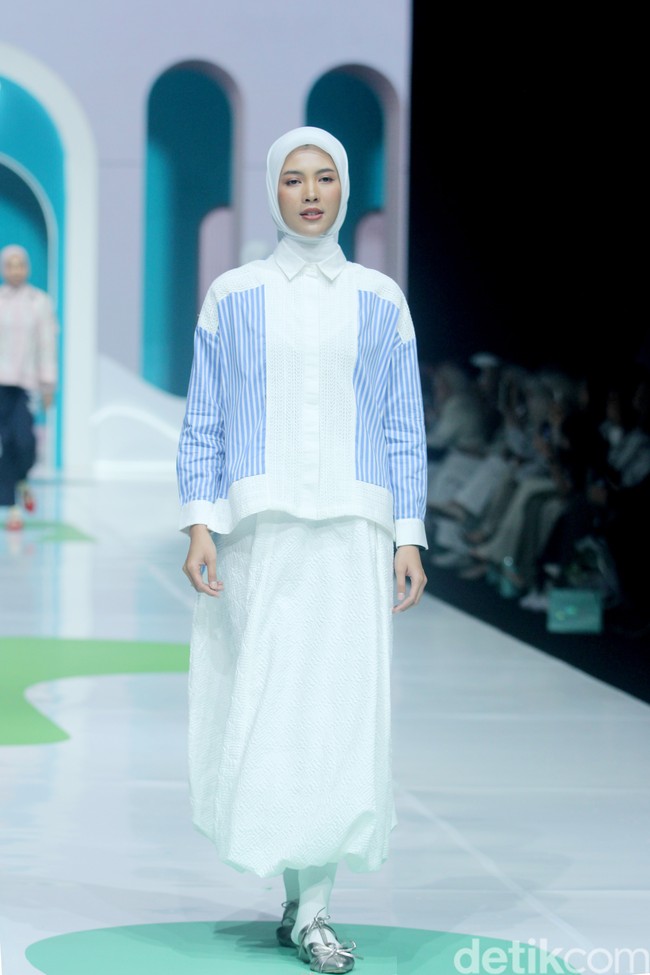 Inilah koleksi terbaru Cotton Ink x Artkea di Jakarta Muslim Fashion Week 2025, ICE BSD Tanggerang, Jumat, [11/10/2024]. Foto: Mohammad Abduh/detikcom.