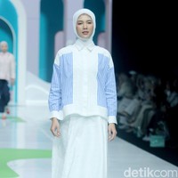 Inilah koleksi terbaru Cotton Ink x Artkea di Jakarta Muslim Fashion Week 2025, ICE BSD Tanggerang, Jumat, [11/10/2024]. Foto: Mohammad Abduh/detikcom.