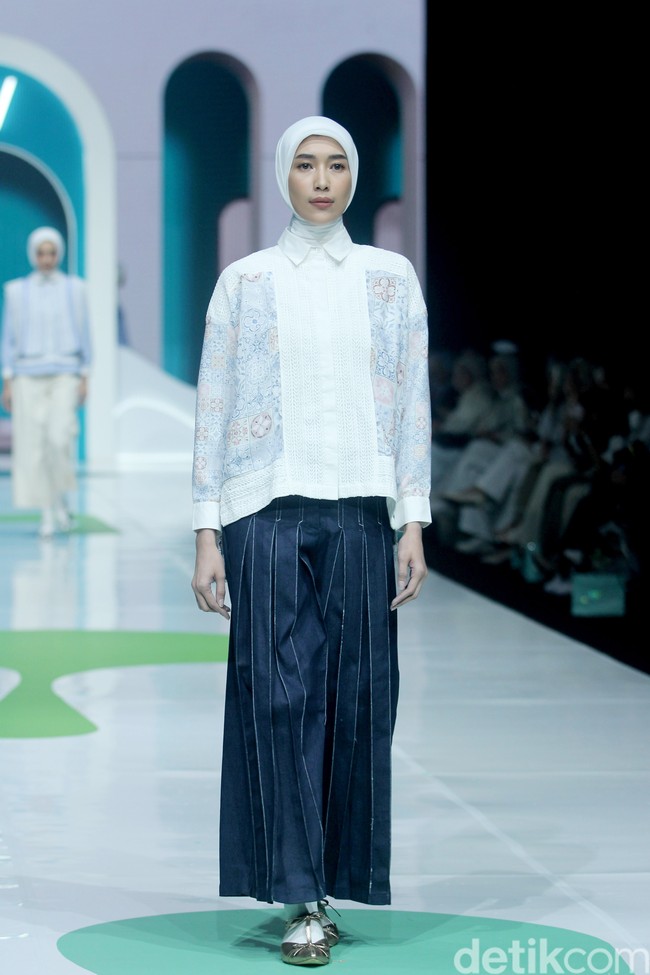 Inilah koleksi terbaru Cotton Ink x Artkea di Jakarta Muslim Fashion Week 2025, ICE BSD Tanggerang, Jumat, [11/10/2024]. Foto: Mohammad Abduh/detikcom.