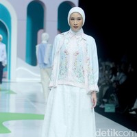 Inilah koleksi terbaru Cotton Ink x Artkea di Jakarta Muslim Fashion Week 2025, ICE BSD Tanggerang, Jumat, [11/10/2024]. Foto: Mohammad Abduh/detikcom.