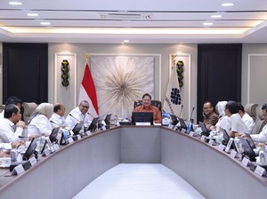 Airlangga Ngantor di Kemnaker, Langsung Gelar Rapat Pimpinan