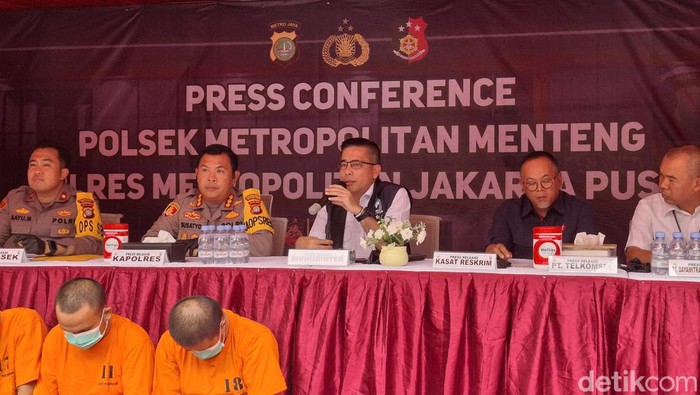 Modul Base Transceiver Station (BTS) yang dicuri di Menteng, Jakarta Pusat dijual kepada penadah berkewarganegaraan China, Jason, yang saat ini masih buron. (Taufiq S/detikcom)