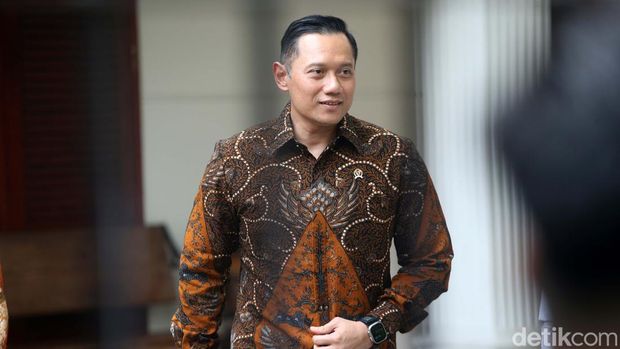 Nama-nama menteri Prabowo-Gibran tengah digodok. Hari ini Ketum Partai Demokrat Agus Harimurti Yudhoyono (AHY) menghadap Presiden terpilih Prabowo Subianto.