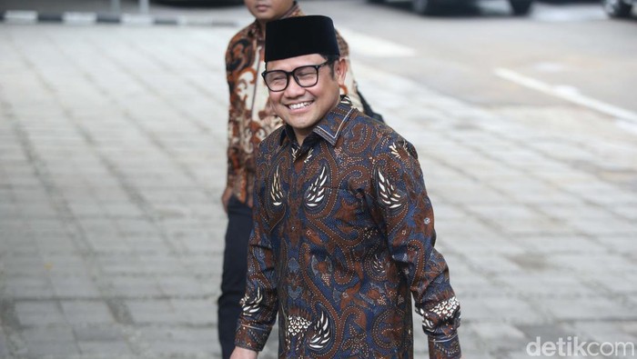 Sejumlah tokoh mendatangi kediaman Presiden terpilih Prabowo Subianto. Mereka diantaranya adalah Zulkifli Hasan, Tito Karnavian, Yusril, Bahlil hingga Muhaimin Iskandar.