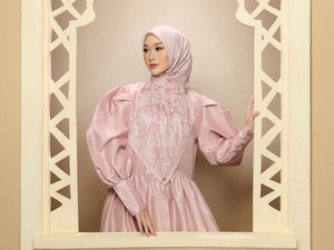 Baju Pink Cocok dengan Jilbab Warna Apa? Ini Tipsnya