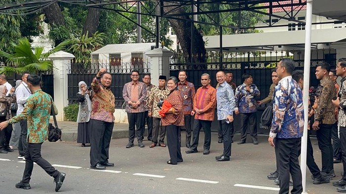 Para Pimpinan MPR tiba di rumah dinas Wapres (Rumondang/detikcom)