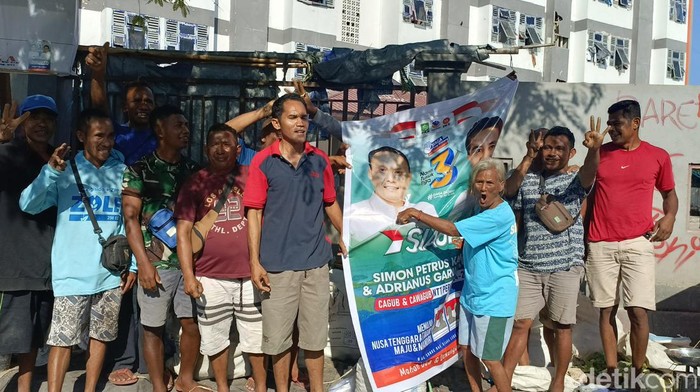 Pedagang di Kupang menyatakan dukungan kepada paslon Simon Kamlasi-Adrianus Garu, Senin (14/10/2024).