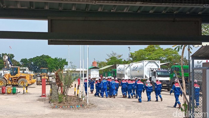 Pertamina Suntik CO2 di Sumur Sukowati Jatim, Kapasitas 80-100 Ton/hari PT Pertamina (Persero) melakukan injeksi CO2 dengan metode ke salah satu sumur di lapangan Sukowati, Bojonegoro, Jawa Timur. Hal ini untuk meningkatkan produksi dan mengurangi emisi karbon.