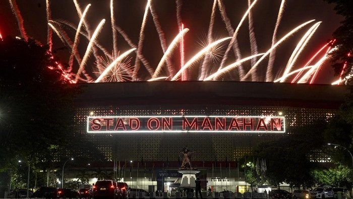 Pesta Kembang Api Semarakkan Penutupan Peparnas XVII Solo Suasana pesta kembang api pada penutupan Peparnas XVII Solo 2024 di Stadion Manahan, Solo, Jawa Tengah, Minggu (13/10/2024). Peparnas XVII Solo 2024 resmi ditutup dan Jawa Tengah menjadi juara umum dengan perolehan total 406 medali (161 emas, 121 perak, dan 124 perunggu) disusul Jawa Barat dengan total 354 medali (120 emas, 116 perak, dan 118 perunggu). ANTARA FOTO/Hafidz Mubarak A/tom.