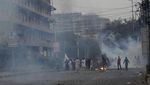 Polisi Tembakkan Gas Air Mata-Serang Demonstran Pakistan