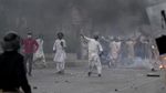 Polisi Tembakkan Gas Air Mata-Serang Demonstran Pakistan