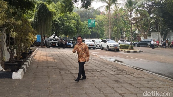 Politikus Partai Golkar Wihaji menyambangi kediaman presiden terpilih, Prabowo Subianto. Dia mengaku diminta mengurus soal ibu hamil hingga stunting. (MI Fawdi/detikcom)