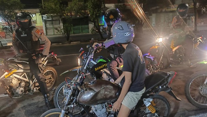 Polres Pelabuhan Tanjung Perak buabarkan balap liar di Surabaya