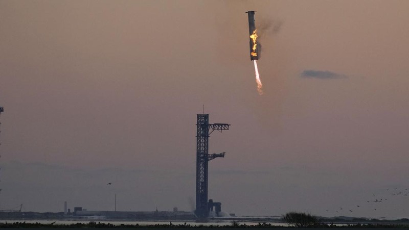 SpaceX's mega rocket booster returns to the launch pad to be captured during a test flight Sunday, Oct. 13, 2024, in Boca Chica,, Texas. (AP Photo/Eric Gay)