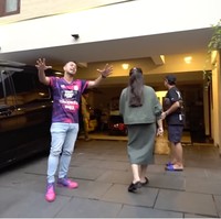 Aan Story menempati sebuah rumah besar yang membuat Raffi Ahmad dan Nagita Slavina ketika mengunjunginya. Rumah tersebut muncul di salah satu episode tayangan Rans Entertainment. (Foto: YouTube/Rans Entertainment)