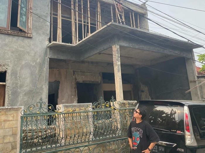 Rumah Aden 'Bajaj' yang lagi direnovasi