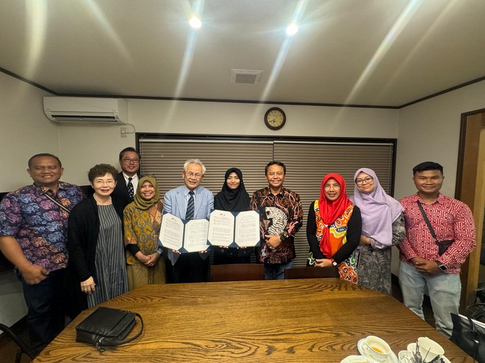 Sekda Provinsi Jawa Barat, Herman Suryatman melakukan kunjungan kerja dan mengawal pengiriman mahasiswa penerima beasiswa Aiwa Holding untuk kuliah di Shizuoka Institute of Science and Technology (SIST) di Fukuroi Jepang.