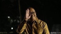 Menteri Investasi/Kepala BKPM Rosan P. Roeslani melambaikan tangan. Rifkianto Nugroho/detikcom.