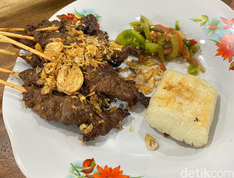 Sop Mak Garang: Kenyang Mantap! Sop Iga Jumbo Plus Taburan Cabai Rawit