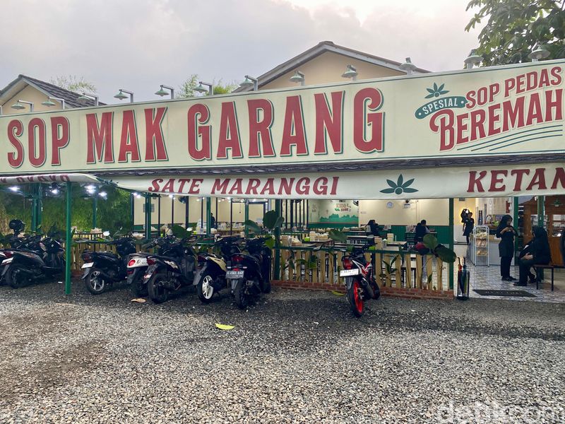 Sop Mak Garang: Kenyang Mantap! Sop Iga Jumbo Plus Taburan Cabai Rawit