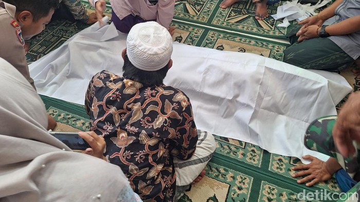 Bakiah, pria di Bondowoso melakukan sumpah pocong karena dituduh tetangganya punya ilmu santet.