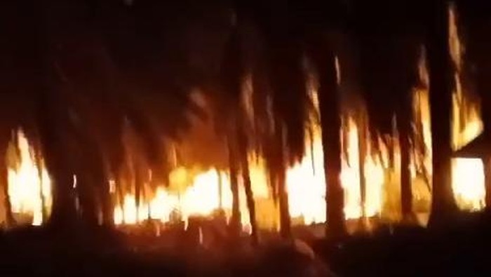 Sumur minyak ilegal di Muba terbakar.