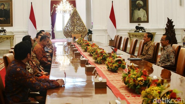 Pimpinan MPR menemui Presiden Jokowi di Istana Negara, Jakarta, Senin (14/10). Mereka menyampaikan undangan pelantikan Prabowo Subianto-Gibran Rakabuming Raka.