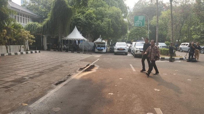 Tito Karnavian merapat ke kediaman Prabowo (Fawdi/detikcom)