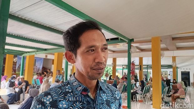 Lurah Sumberrahayu Sigit Tri Susanto saat ditemui di Kantor Kalurahan Sumberrahayu, Moyudan, Sleman, Senin (14/10/2024).