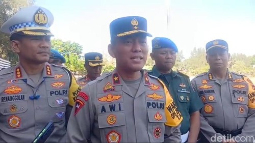 Wakapolda NTT, Brigjen Awi Setiyono, saat diwawancarai seusai apel gelar pasukan Operasi Zebra Turangga 2024 di Mapolda NTT, Senin (14/10/2024). (Foto: Yufengki Bria/detikBali)