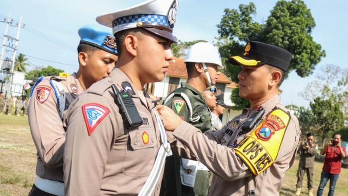 Wakapolres Bondowoso, Kompol Okta Dwi memimpin apel kesiapan  Operasi Zebra Semeru