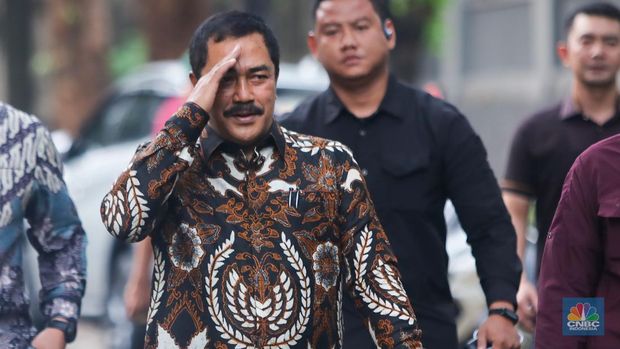 Wakapolri, Komjen Pol. Agus Andrianto di Jalan Kertanegara, Jakarta, Senin (14/10/2024). (վ/Faisal Rahman)