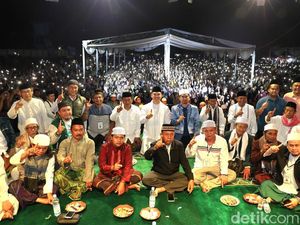 Warga Majalengka Pendukung Eman-Dena Ikuti Tabligh Akbar Ustaz Solmed